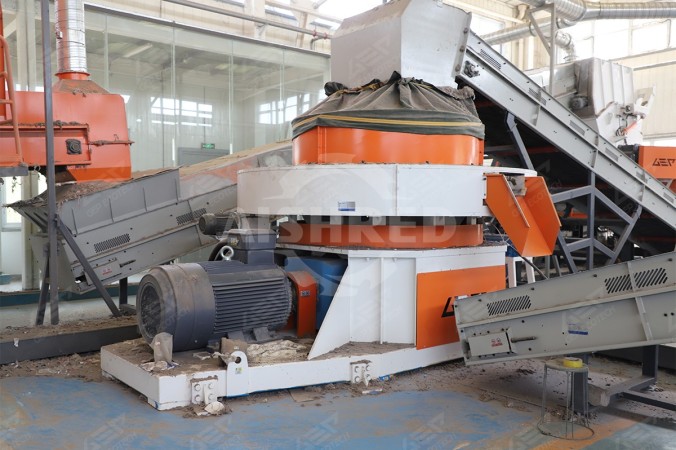 Măcinător de cauciuc pentru proiectul de eliminare a anvelopelor uzate din Henan, China