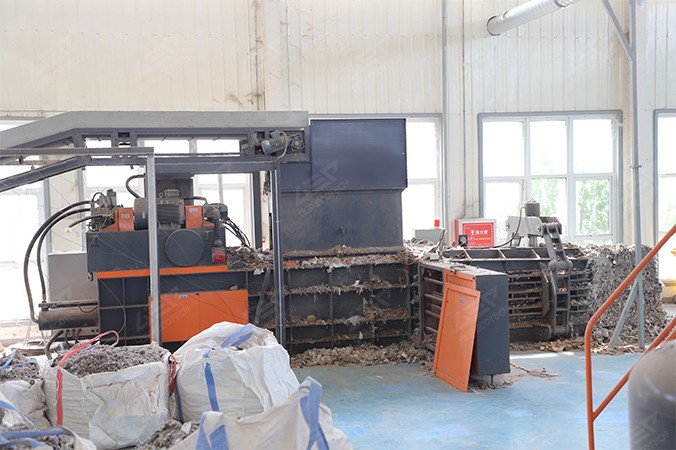 Presă hidraulică de balotat