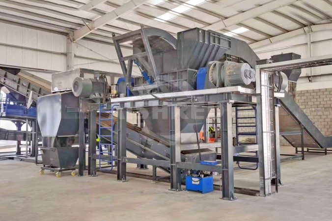 Tocător cu doi arbori utilizat pentru proiectul de reciclare a deșeurilor de aluminiu de înaltă calitate, cu o capacitate de 10.000 TPA, în Orientul Mijlociu