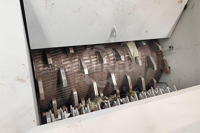 Deschizător de saci